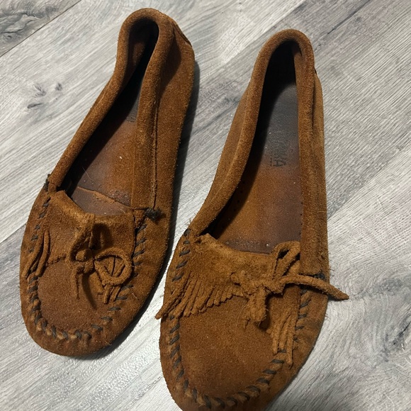 Minnetonka Suede Moccasins Brown Fringe Leather Flats 8.5 - Picture 2 of 7
